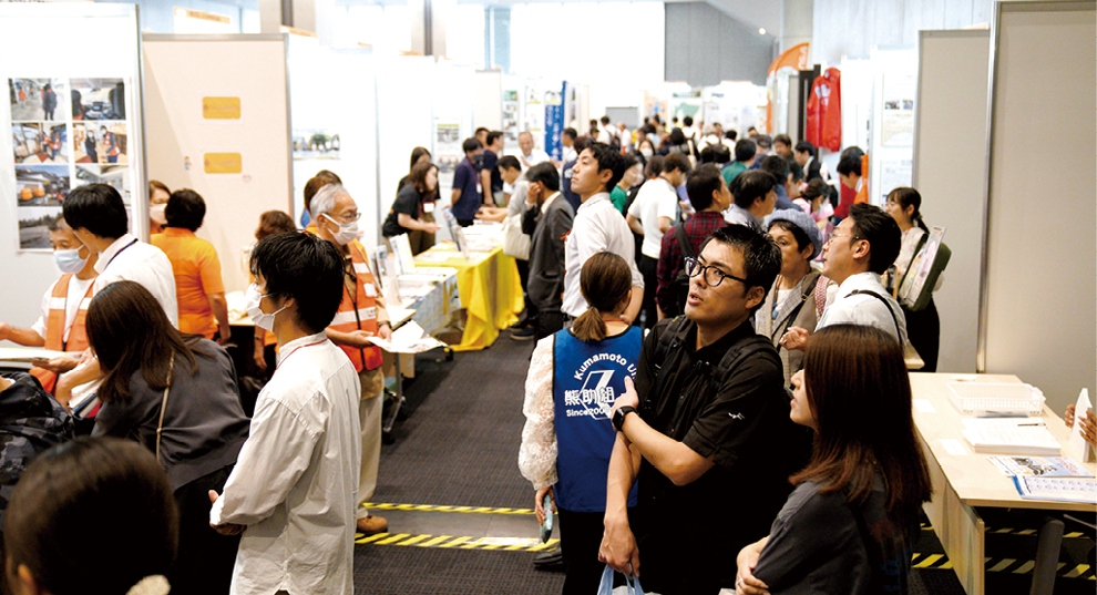 令和6年に熊本市で開催されたぼうさいこくたいの展示ブースの様子（内閣府）