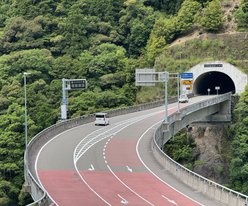 令和元年（2019年）開通の今戸高架橋と十津川温泉北トンネル（令和8年（2026年）6月撮影）