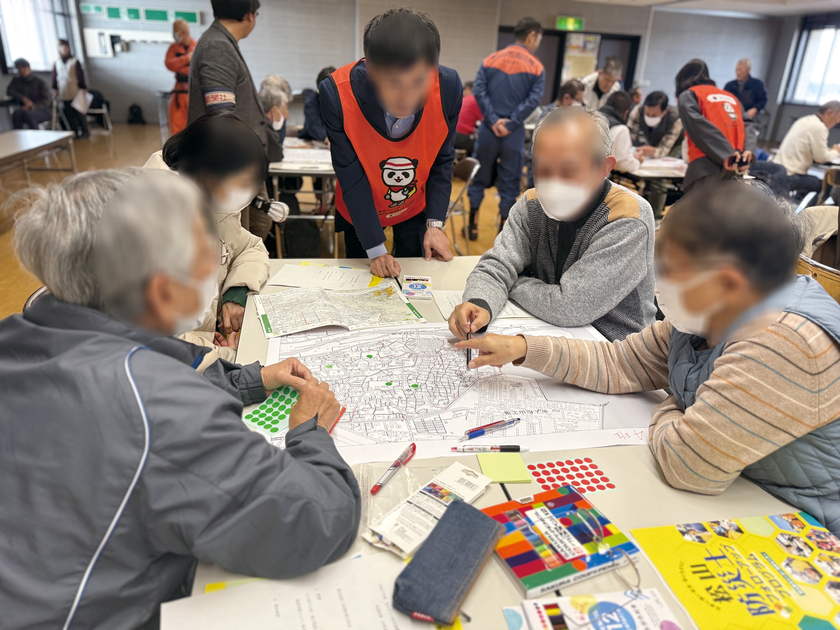 写真2 分科会での「逃げ地図づくり」ワークショップ（令和7年12月13日撮影）