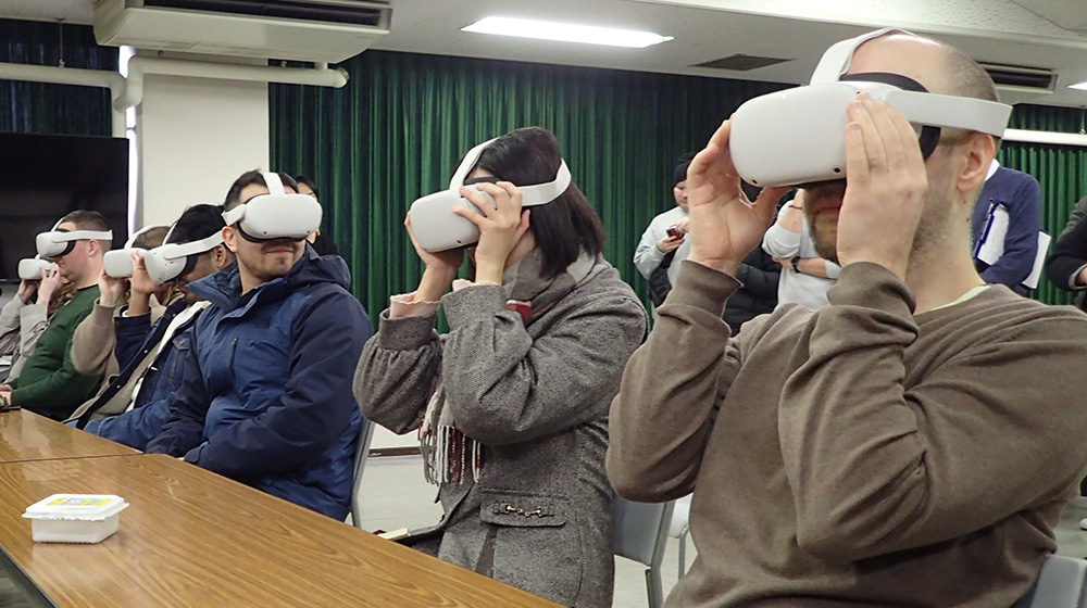 ゴーグル越しに土砂災害や火災の状況が目の前に広がる