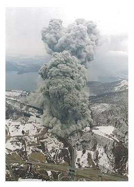 西山火口噴火状況