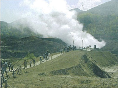 西山火口散策路(提供:北海道)