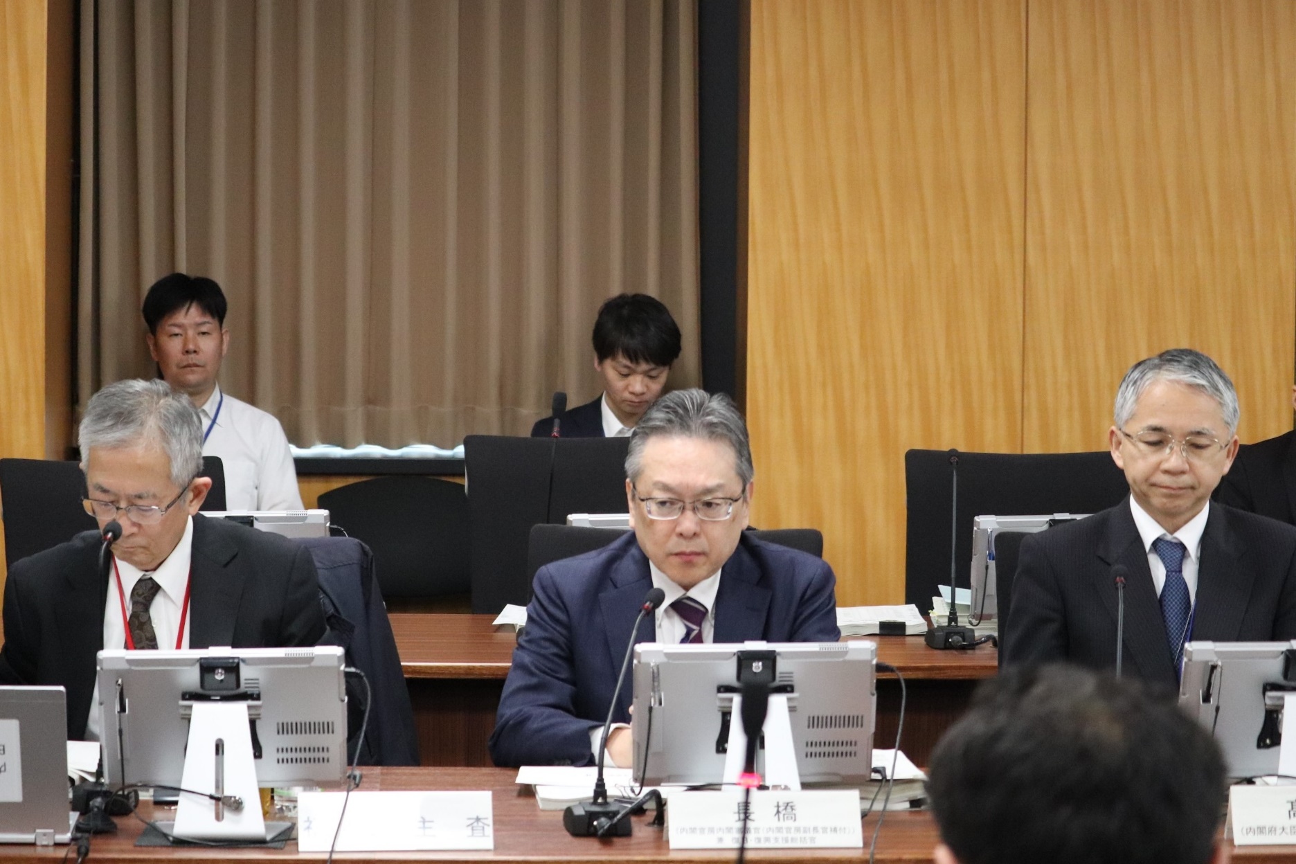 左から福和主査、長橋総括官、髙橋統括官